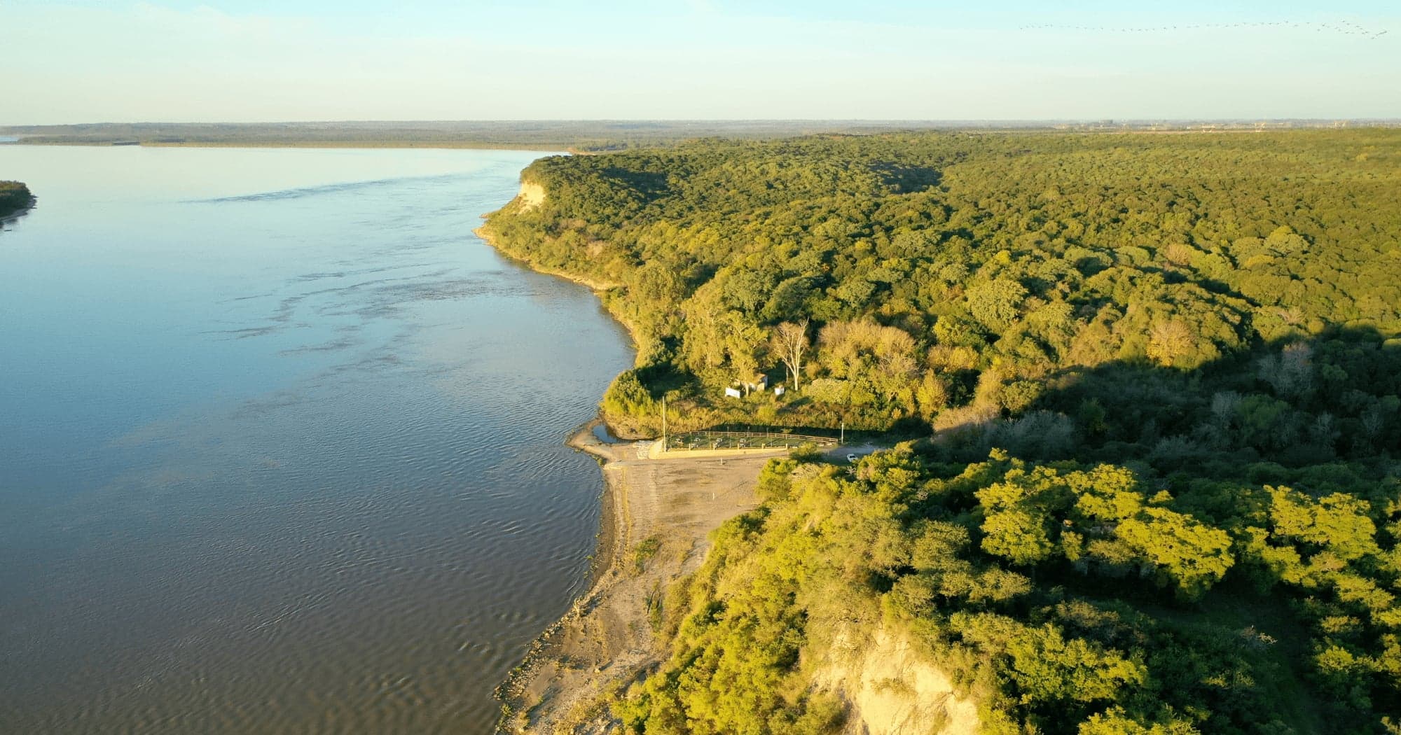 Vista del río Paraná desde Puerto Barrancas